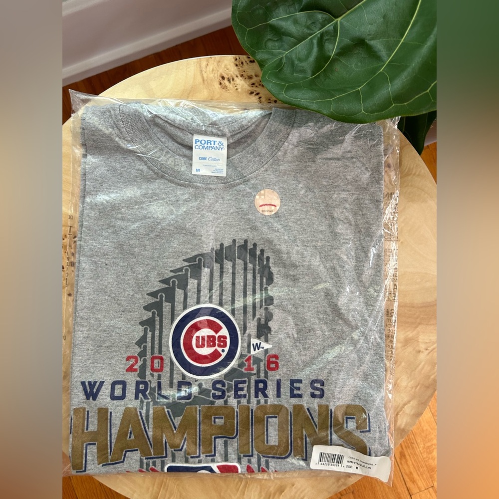 NWT CUBS World Series T-shirt